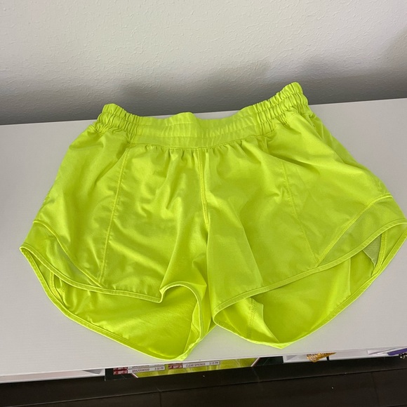 Size 6 lululemon shorts - Picture 2 of 4